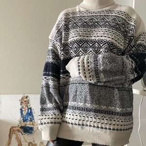 Vintage sweater - so festive
Will fit any size 
Oversized fit
Great quality